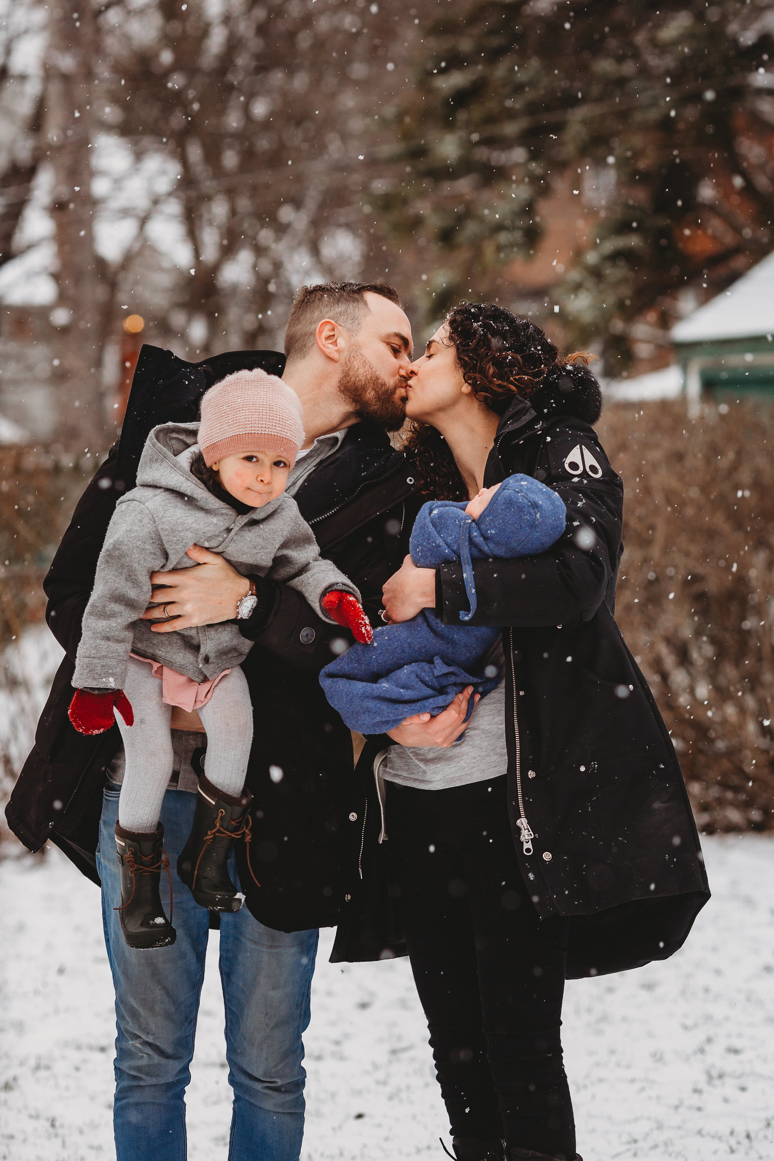 LucyBaumMontrealNewbornPhotographer_NDGFamilySession-74.jpg