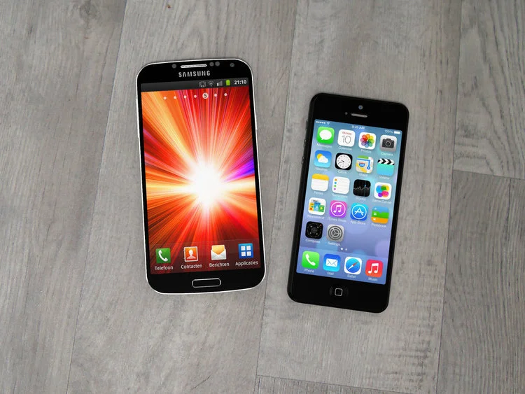 Strategies of Apple and Samsung in Capturing Global Market