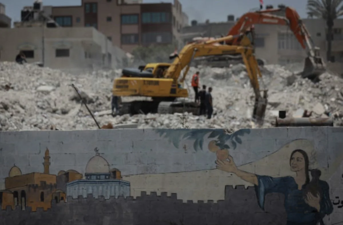 What is probability of Israel to rebuild Gaza for Palestinians