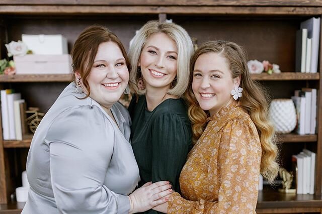 MEET MY TEAM: These two right here!! Carly and Sophie! I don&rsquo;t know what I would do without them! They kicked off wedding season 2020 with a beautiful wedding at the @acehotelpittsburgh last night! From all the feed back Ive already received ab