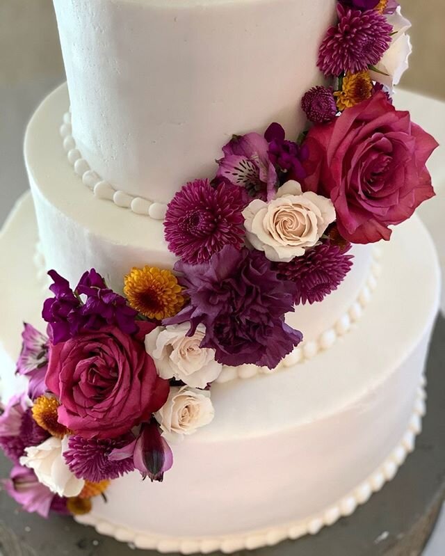 We love getting to be a part of weddings throughought North Alabama. Let us craft the perfect day for you and your future spouse. We celebrate these special occasions every #WeddingWednesday! If you need wedding cakes and catering sessions please go 