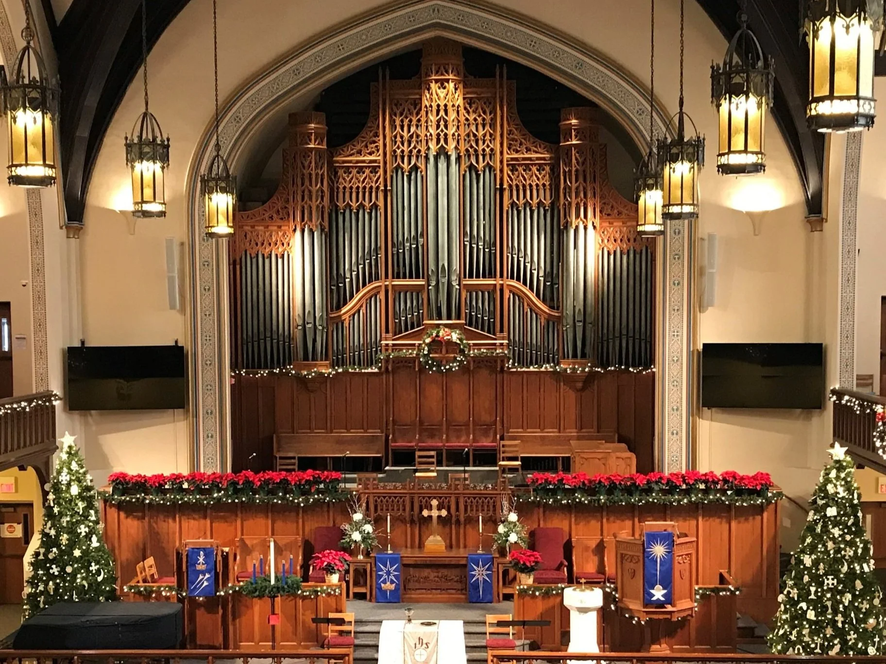 SanctuaryChristmas01.jpg