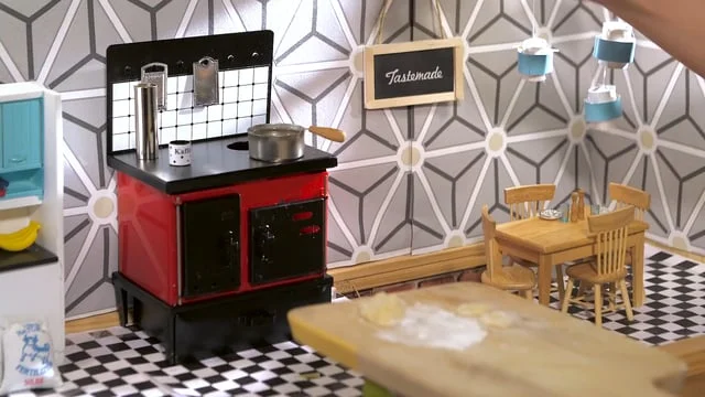 VIRAL CONTENT "Tiny Kitchen"