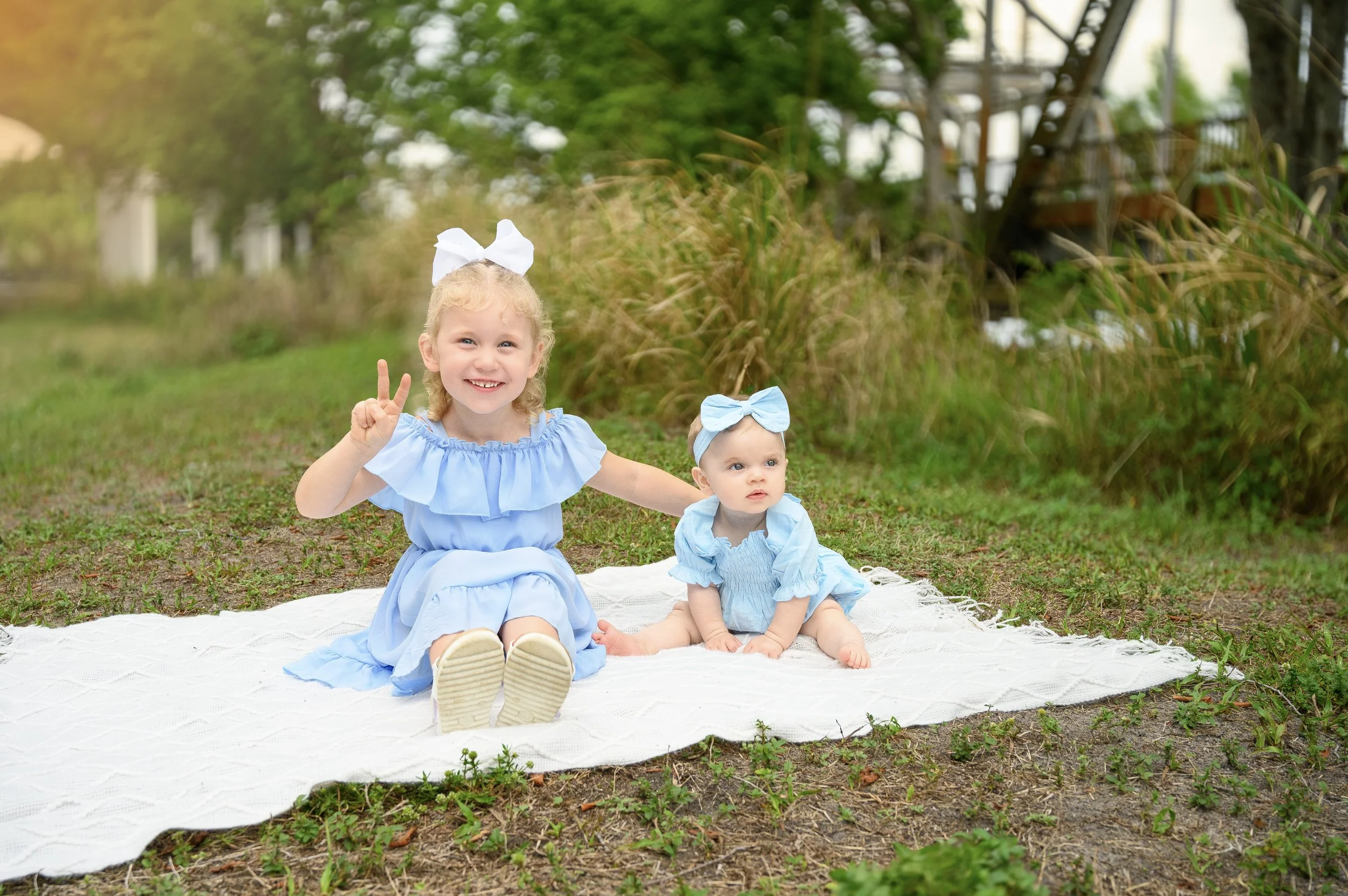 Dakota&Autumn_2025_1.jpg