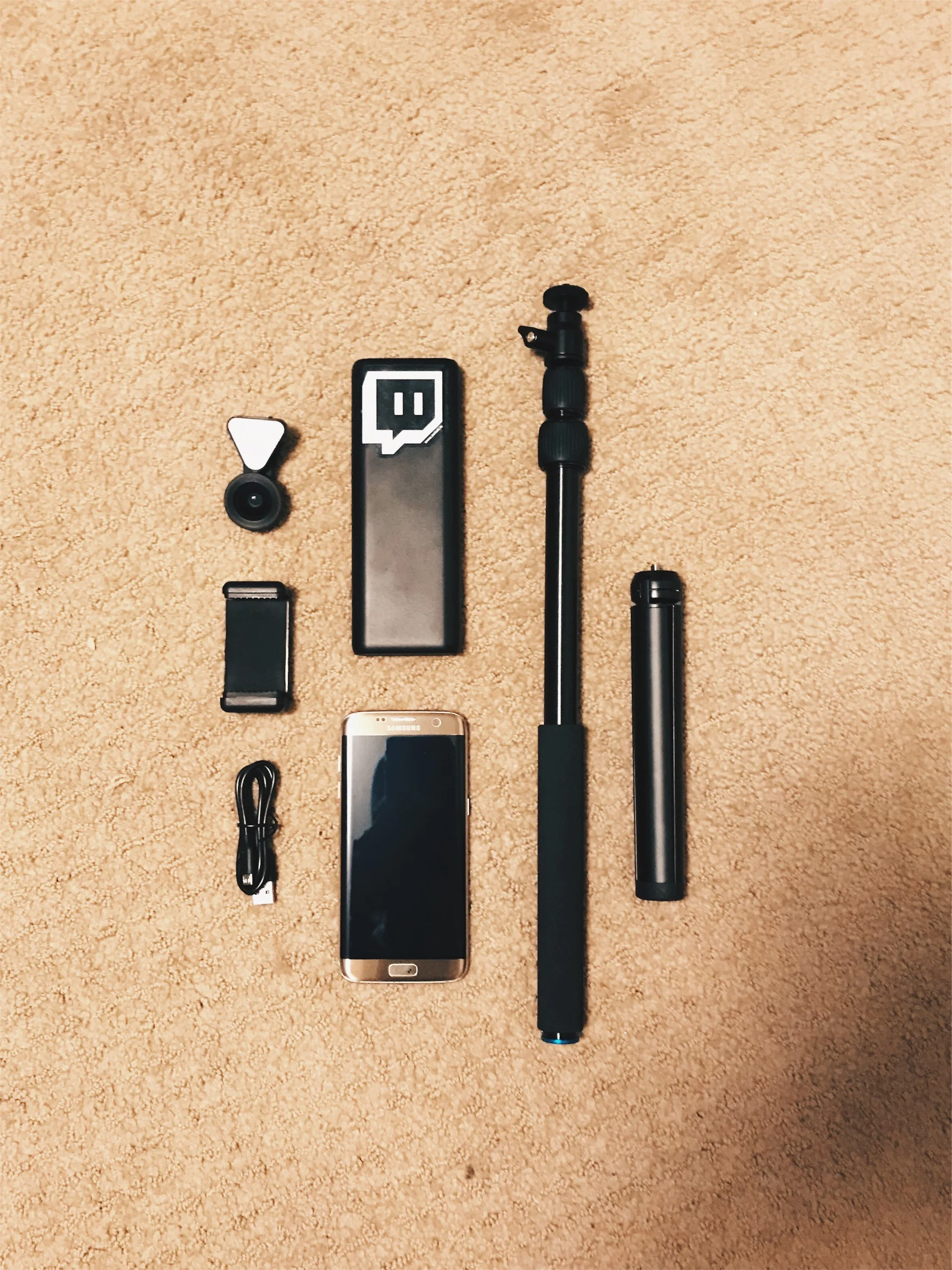 Christmas came early! New Anker 20000 mah power bank, smatree telescope pole, longer wires and everything else the same.