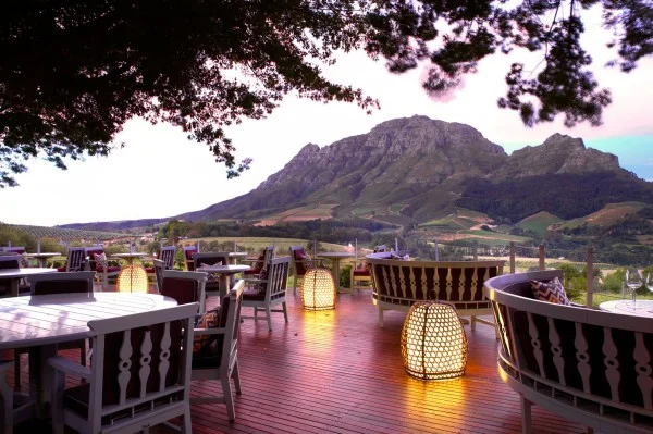 DELAIRE_GRAFF_RESTAURANT_Deck-600x399.jpg