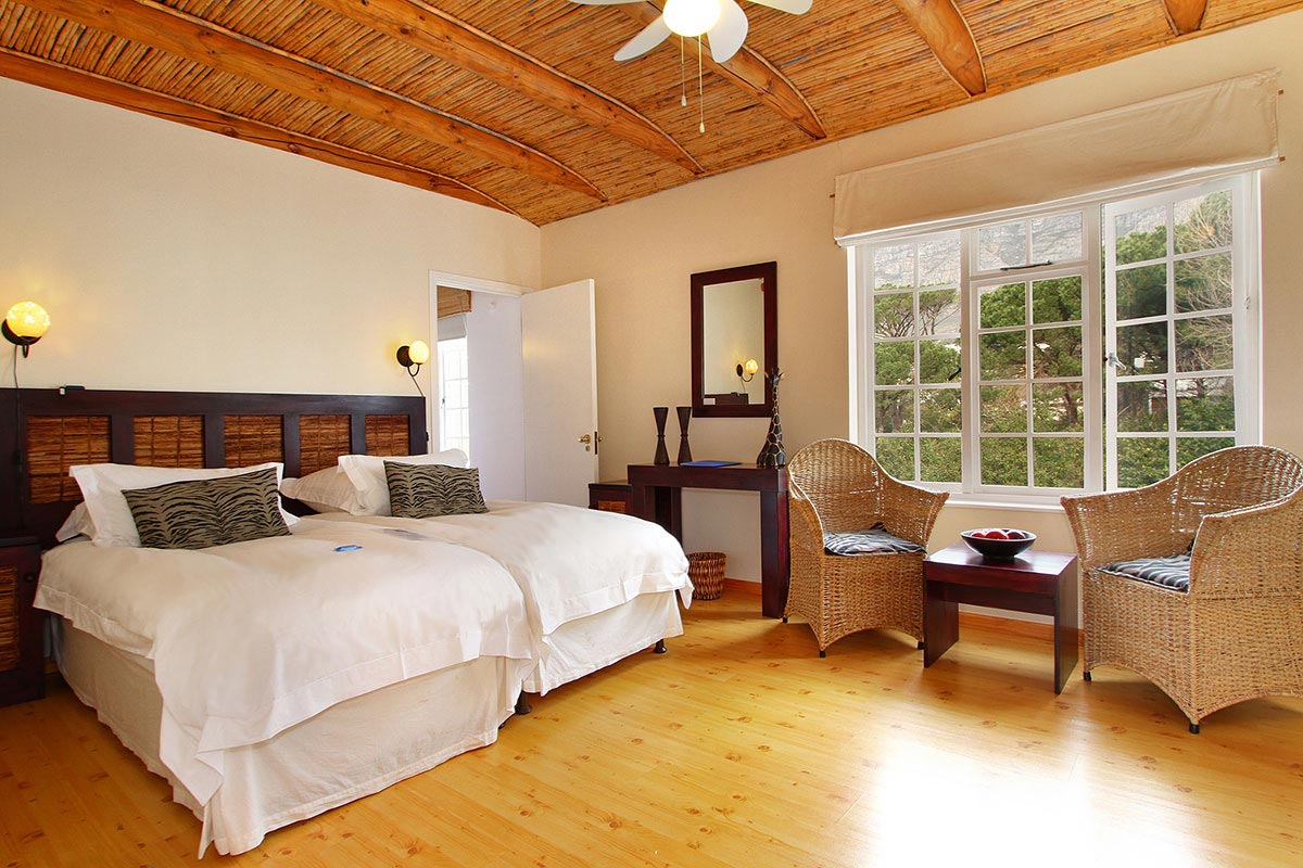Giraffe-Room-Lodge-3-1.jpeg