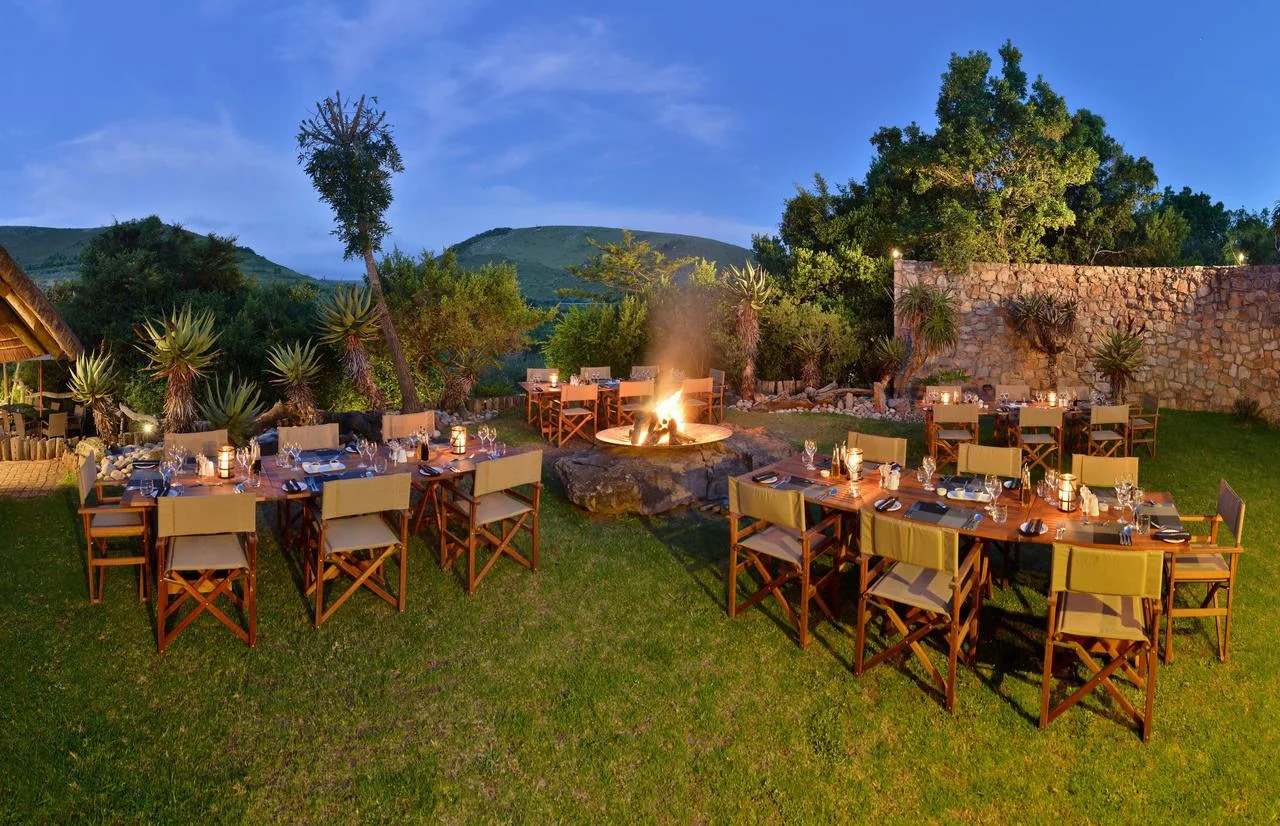 bayethe_boma_dining_2016_resize1.jpg