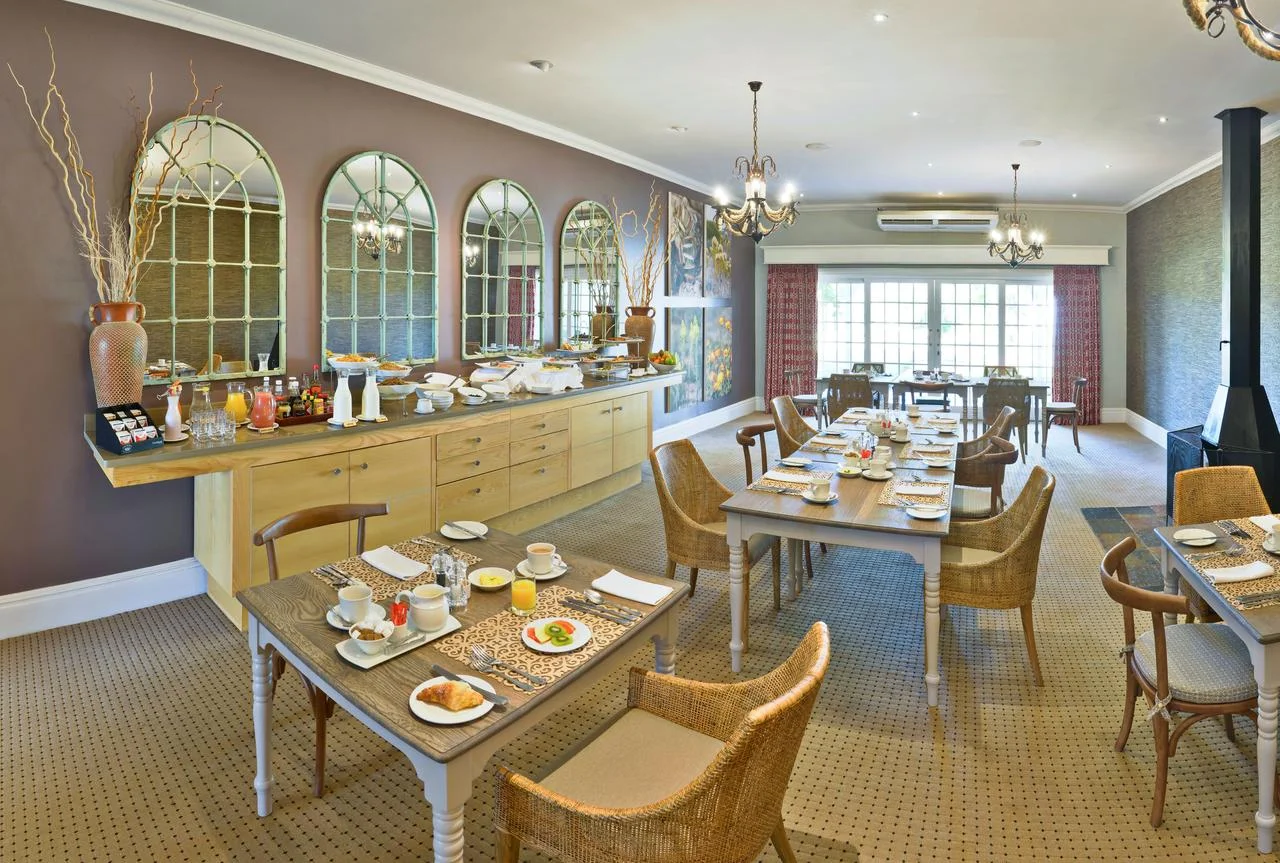 riverdene_family_lodge_breakfast_dining_2016_new1.jpg
