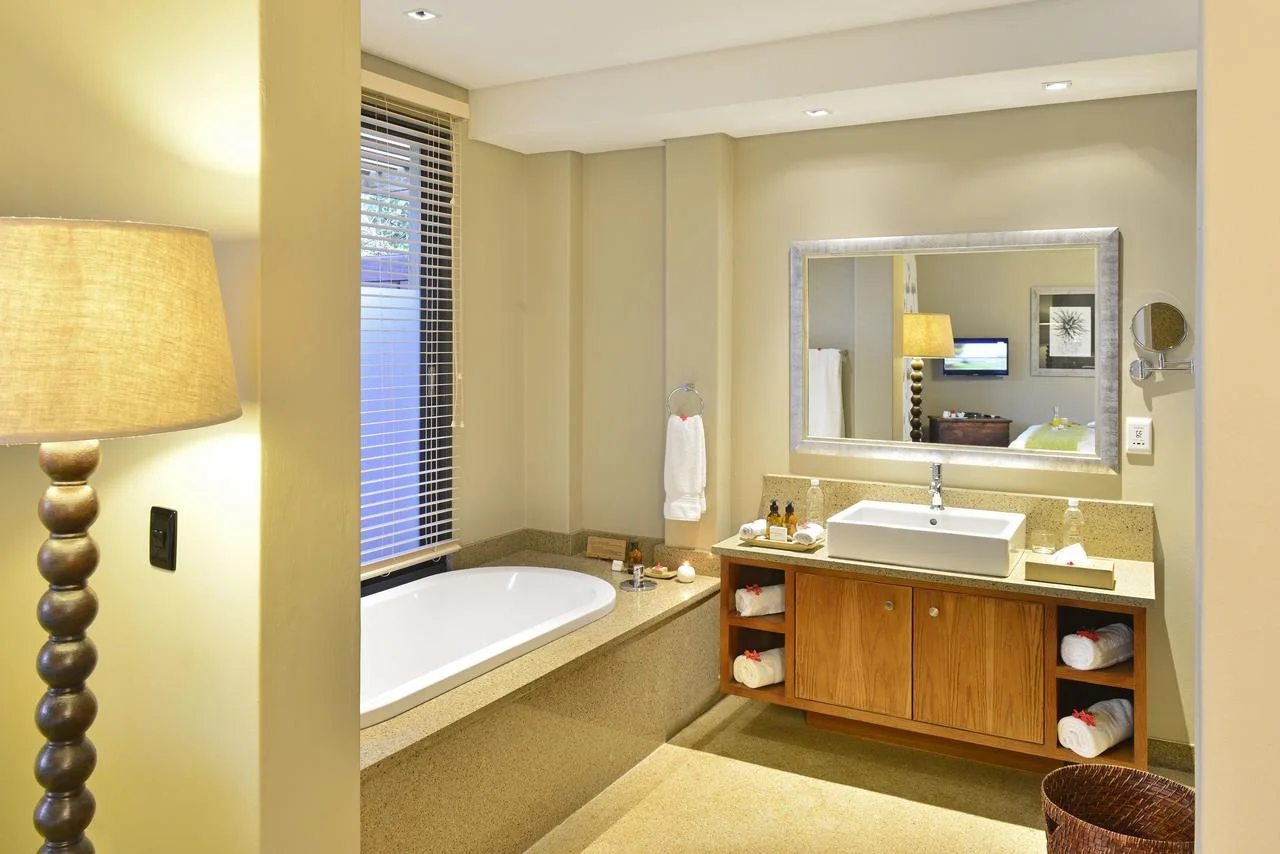 sarili_courtyard_bathroom_2014_resize.jpg