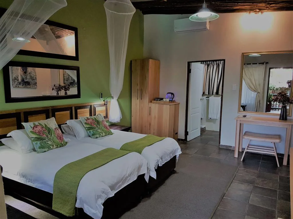 Agence de voyages basée en Afrique. Circuits et Safaris en Afrique. Loges pour les familles et les couples. St Lucia_umliloLodge6.jpg