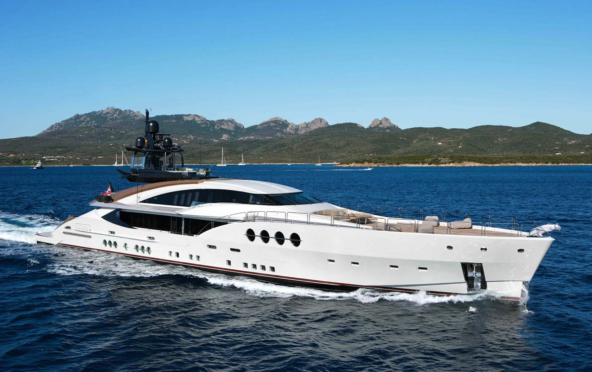 210 ft yacht price