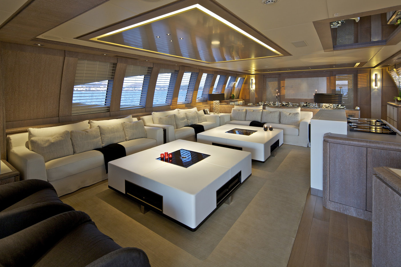 Copy of Salon sport yacht 135