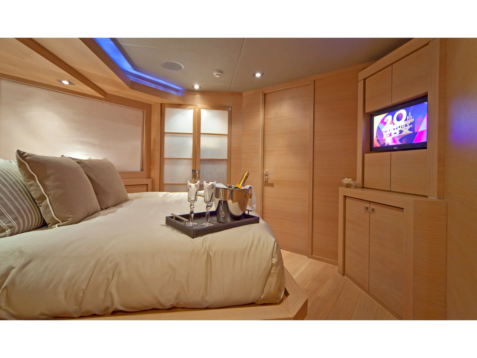 Copy of SPORTYACHT 120 MASTER CABIN