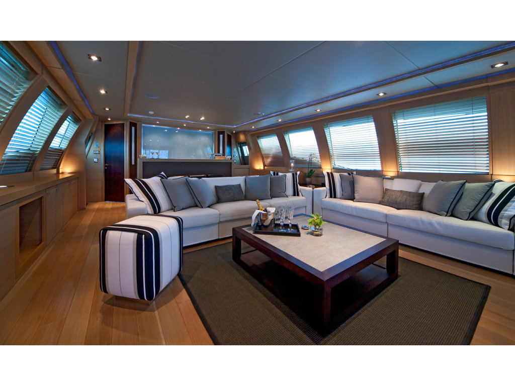 Copy of SPORTYACHT 120 SALON
