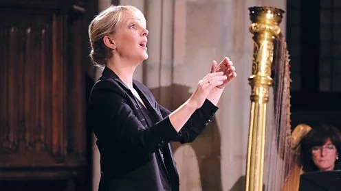 Sofi Jeannin conducts Portman