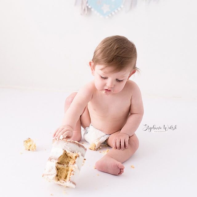 Harry you really made me giggle during your Cake smash, you really went for it!! This is how I eat cake lol .
Cake by - @angeliccupcakes 
Bunting - @stitched_by_sisters_uk .
 #cakesmash #cakesmashphotography #photography #family #babygirl #newbornpho