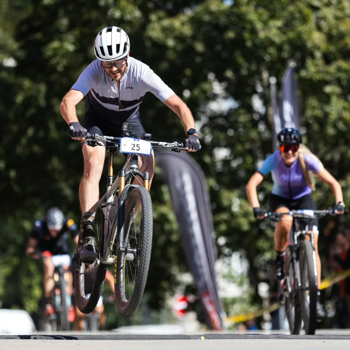 Crossing the finish line with a little hop at the @prazska50 race. I felt great at the start, but got a flat about a quarter of the way in that I couldn't plug. I ended up having to walk to a shop to get a tube, but still finished the race. 💪

I can