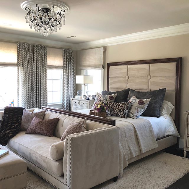 #turndownservice install from last week! If I had to guess, I&rsquo;d say these clients slept like champs this weekend 😴 👍 swipe for the before, which was a wonderful canvas to start with. We just added bedding, pillows, and window treatments to po