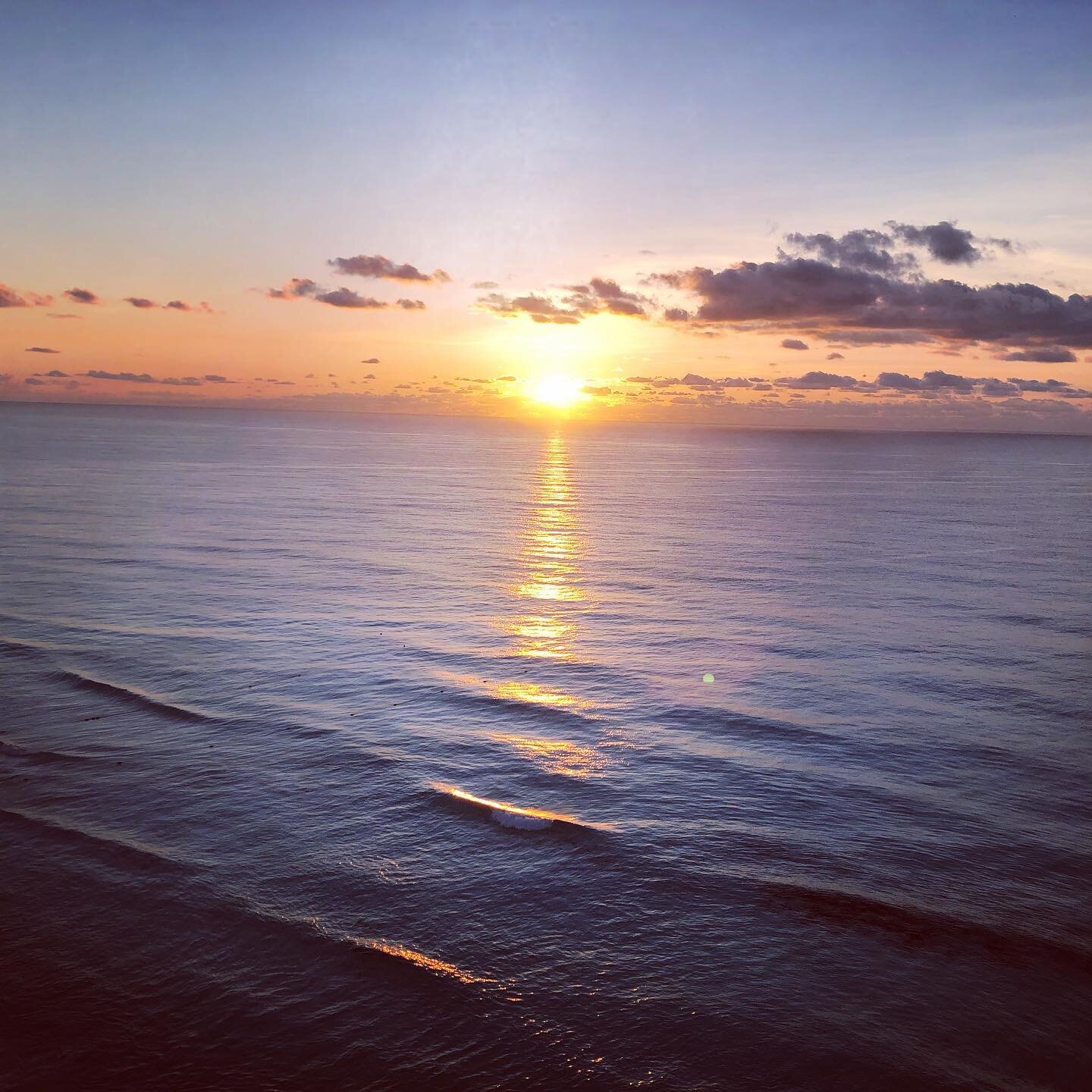 New dawn; new day. Ever feel like you need to hit the reset to your day? Today feels like one of those days. Just doing a 5 minute mini meditation remembering to breathe and ground; letting things ebb and flow like the waves of the ocean.
#natureheal