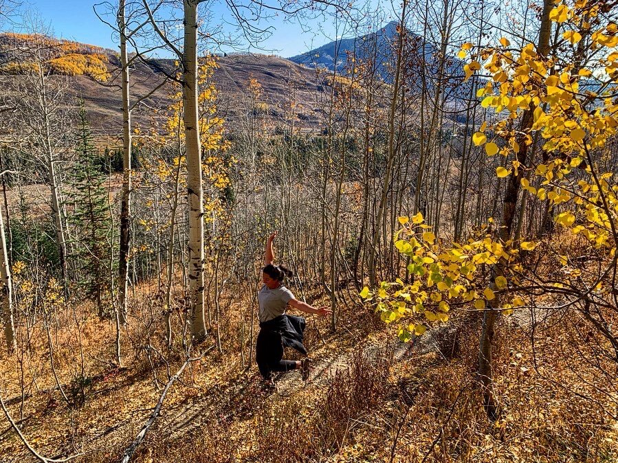 trail running in the fall in crested butte