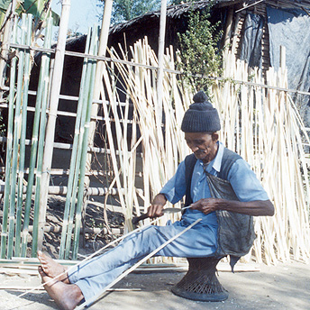  Preparing bamboo to fix a hut.  Dil / PhotoVoice / LWF 