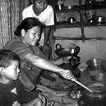  Cooking curry in the hut. We have to earn extra money in order to be able to buy vegetables.&nbsp; Many people cannot afford to have a healthy diet and they become ill.  Bhimma / PhotoVoice / LWF 