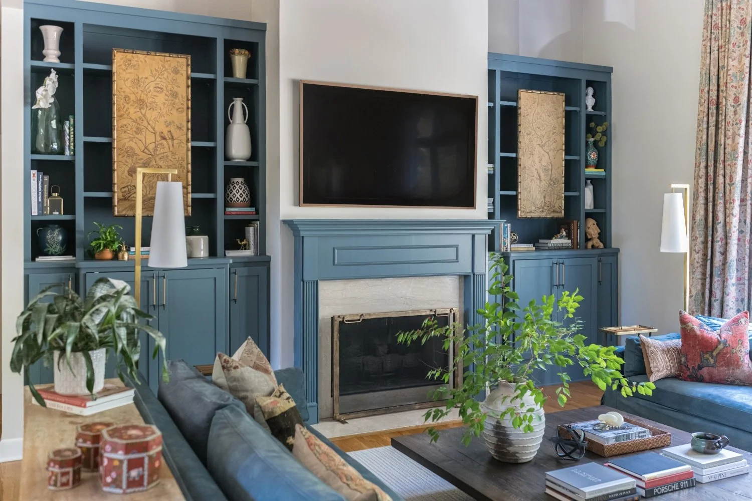 woodford-living-room-04-tv.jpg