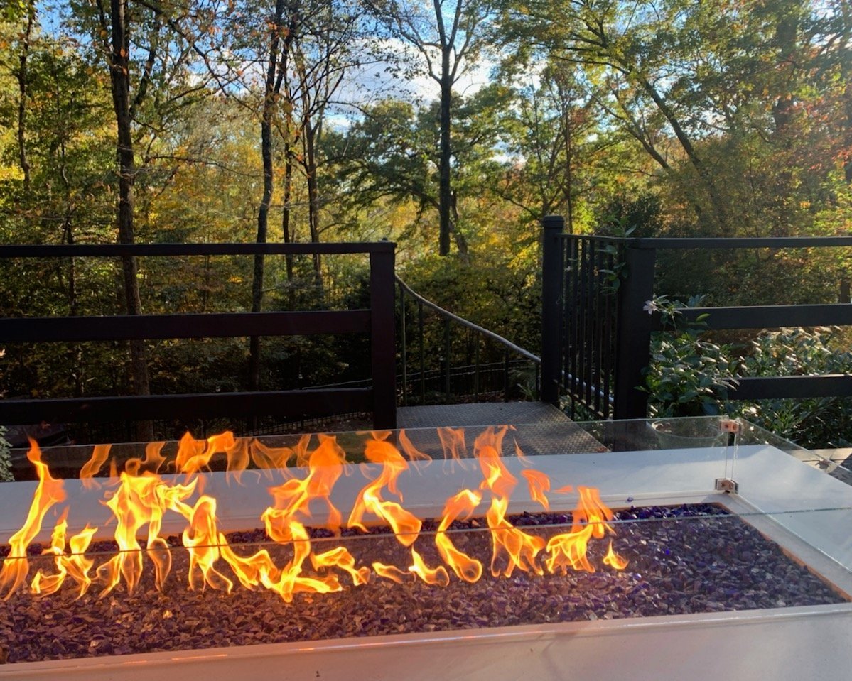cascade+7ft+firetable+glass+surround+with+fire.jpg