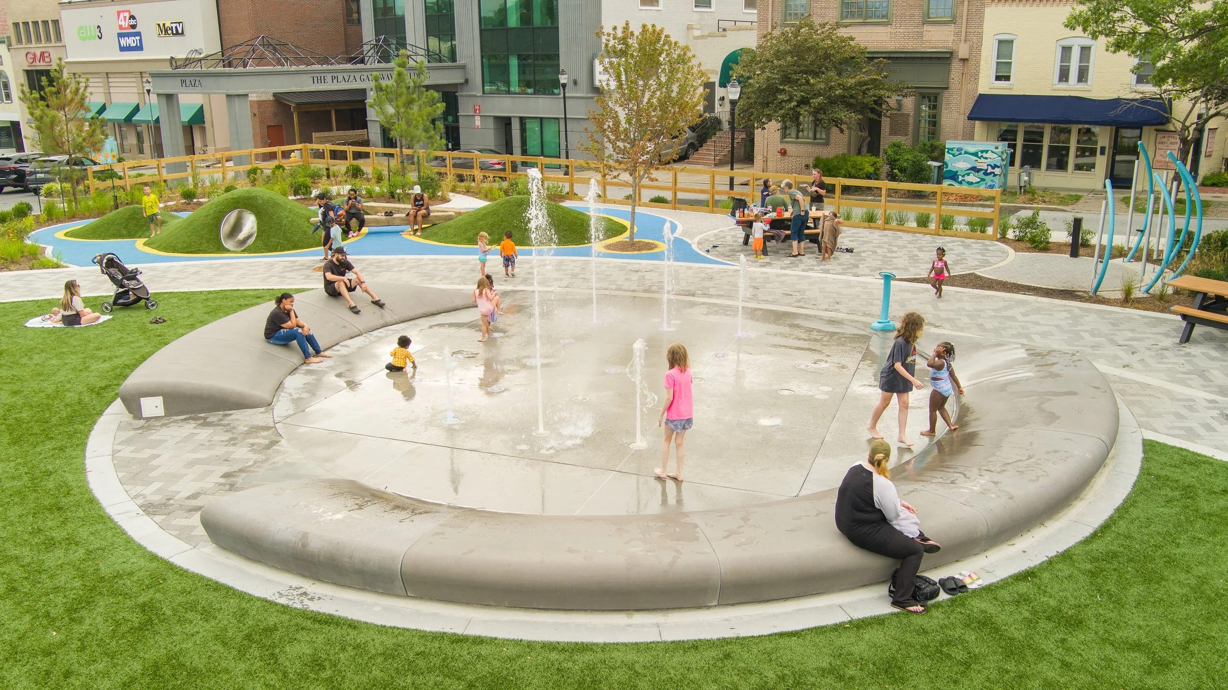 hyde-concrete-precast-benches-water-feature-unity-square-salisbury-maryland-01.jpg