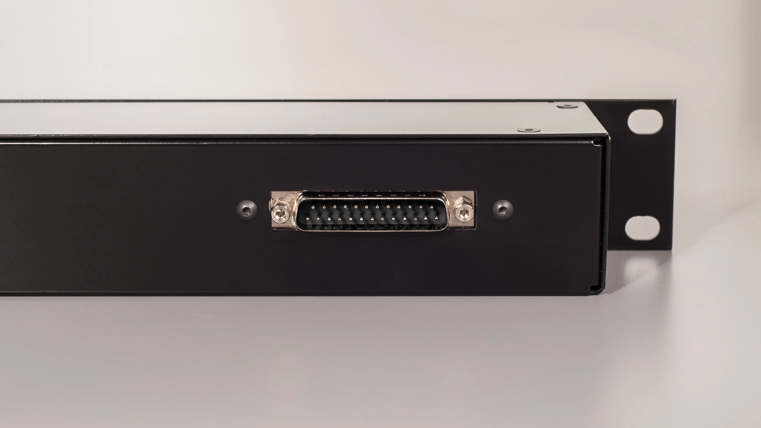 Sequentix Rackmount Breakout Box 35mm-2.jpg