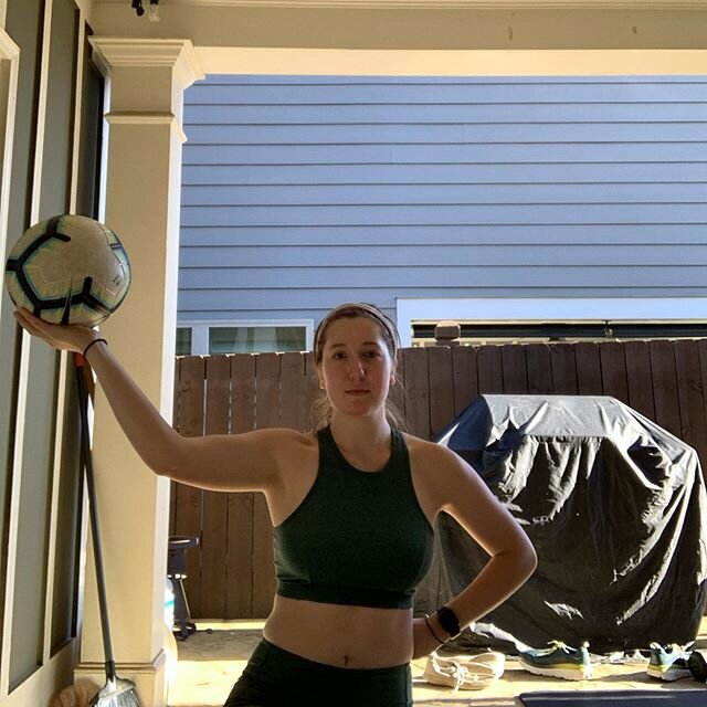 somebody get this girl some pre wrap because she has BIG SOCCER GIRL ENERGY!!!! Decided to practice my juggling skills after yet another at-home workout 🤪 pls lmk if you see improvement or if you have any tips!!
