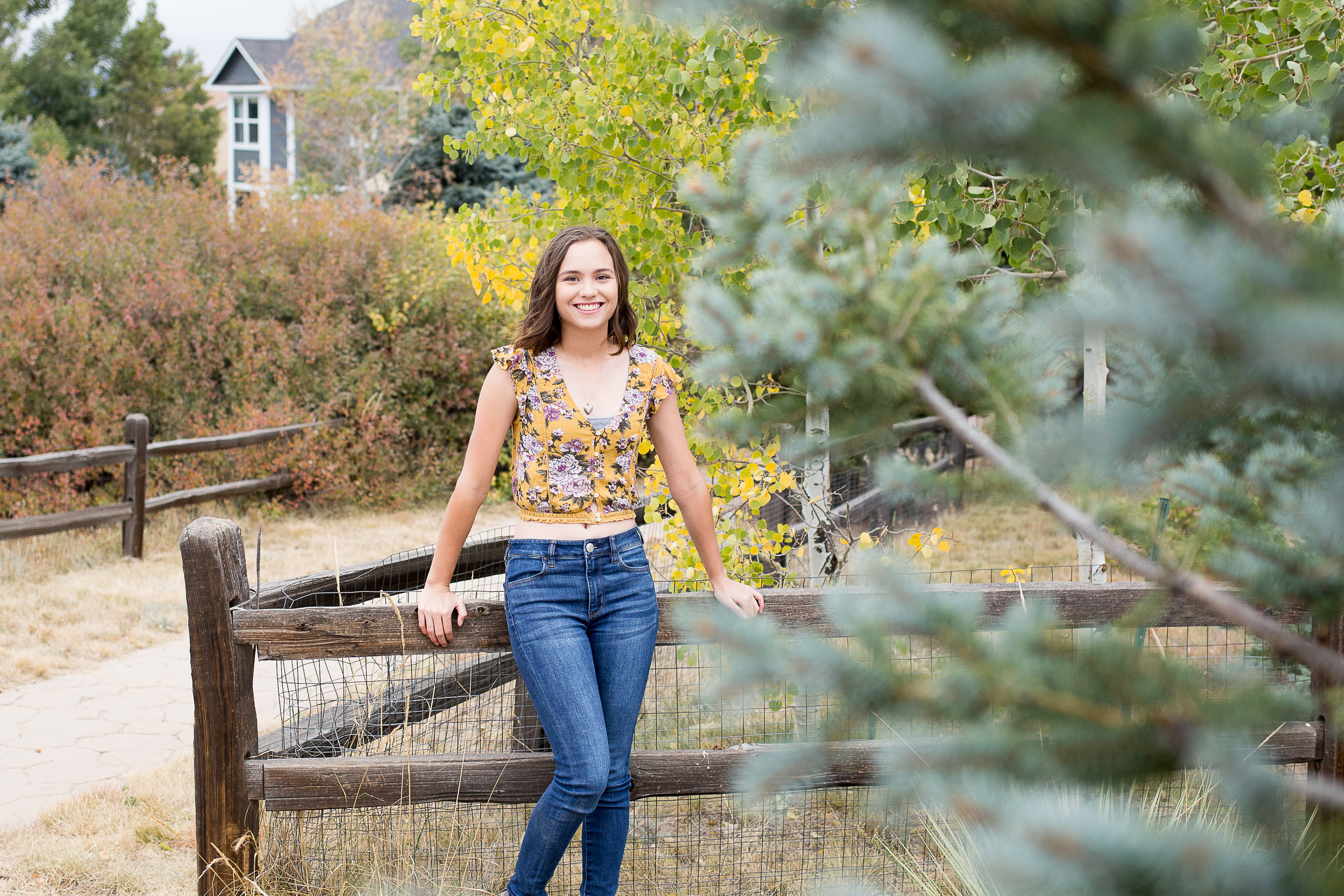 Colorado Springs Senior Photography | Doherty High School | Stacy Carosa Photography | Senior girl smiling at camera with yellow aspens in background