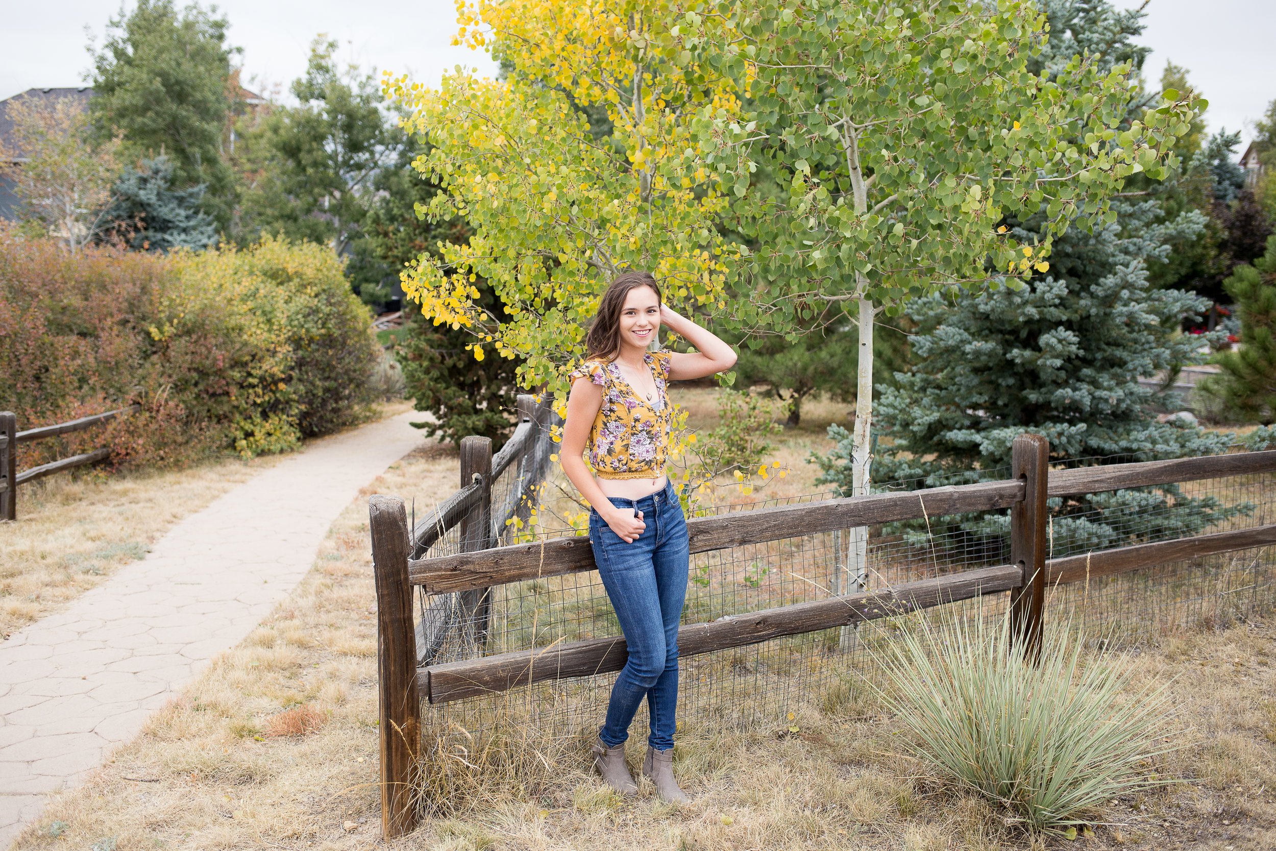 Colorado Springs Senior Photography | Doherty High School | Stacy Carosa Photography | Senior girl smiling at camera with yellow aspens in background