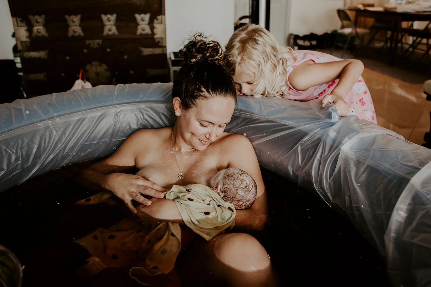 honolulu-home-birth-photographer-27.jpg