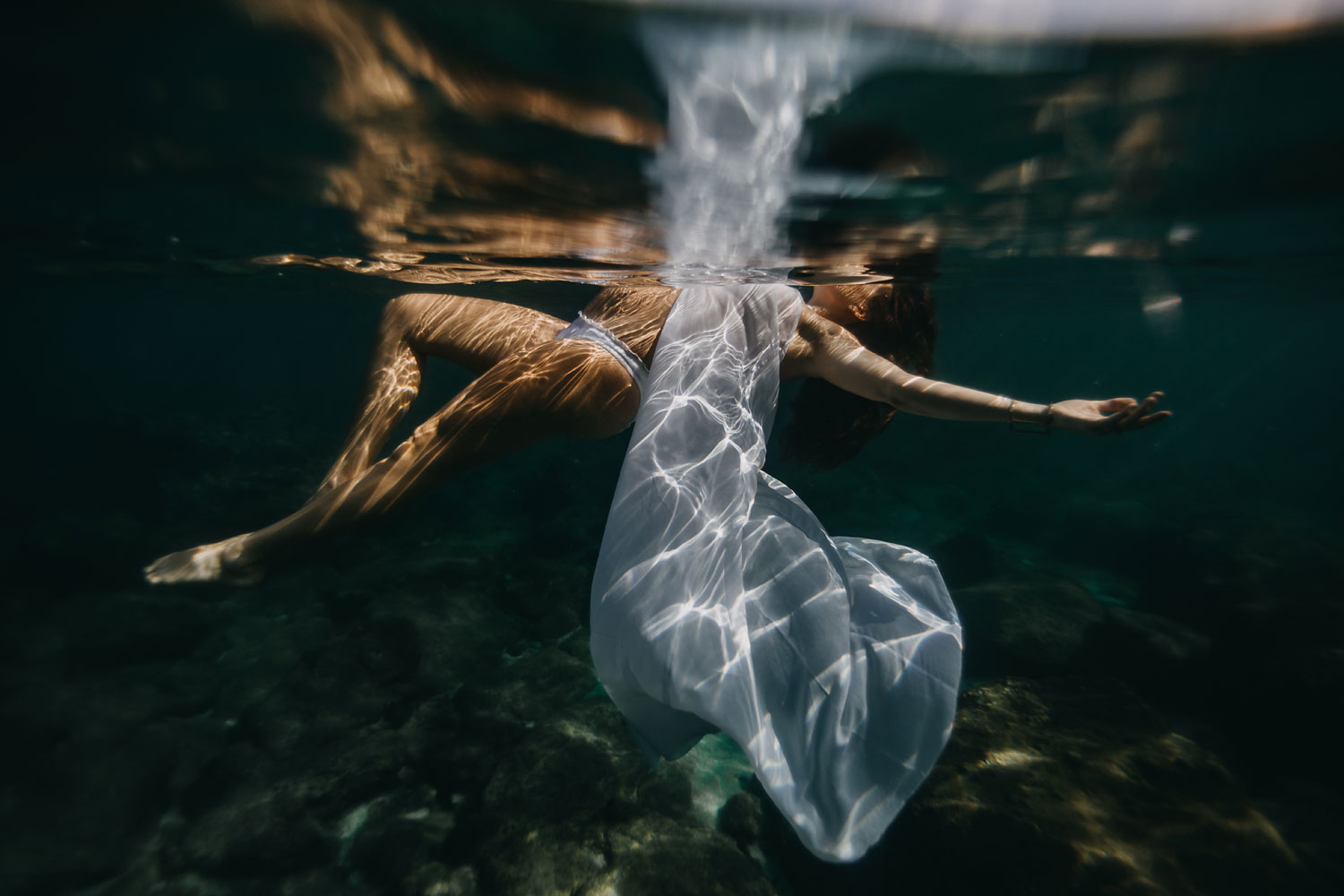 oahu-underwater-maternity-photographer-11.jpg