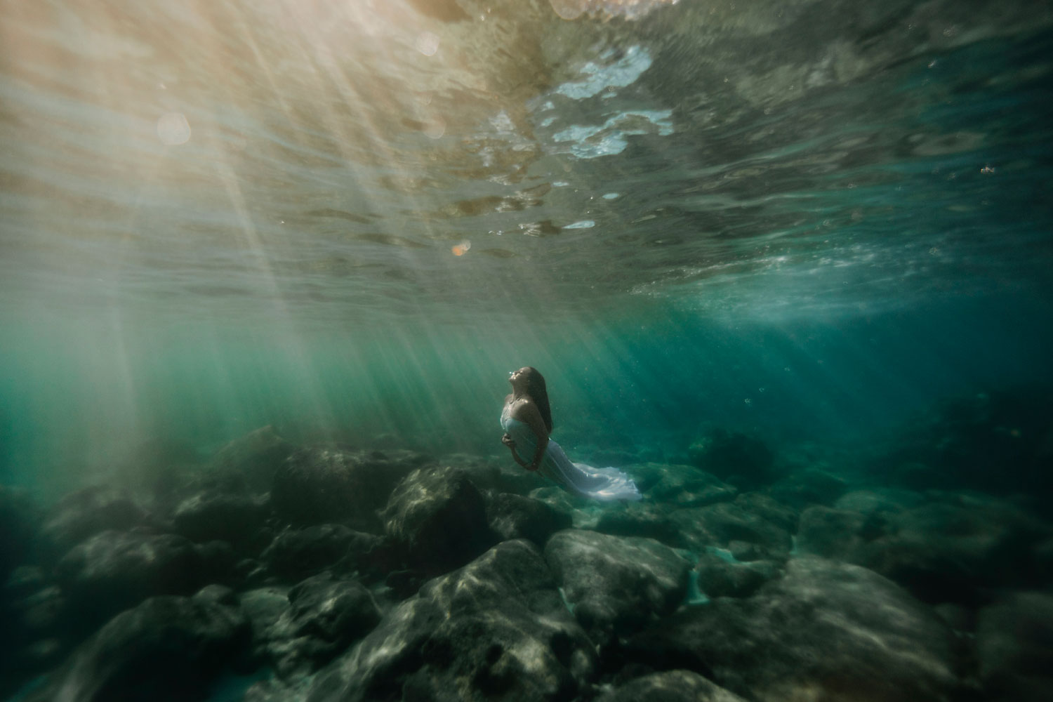 oahu-underwater-maternity-photographer-14.jpg