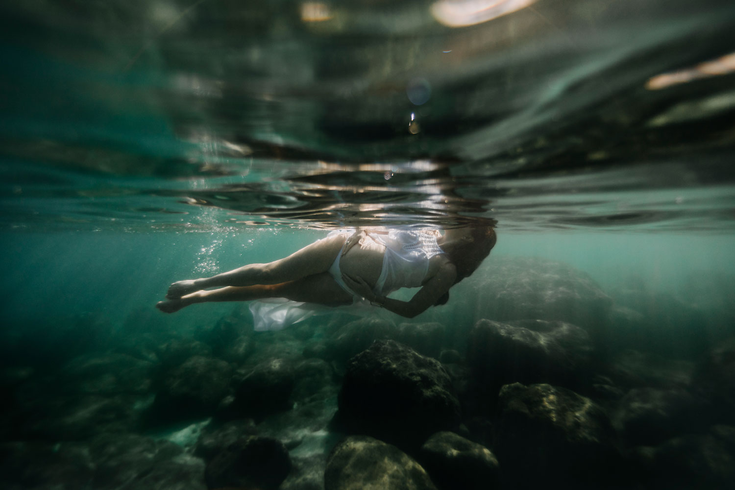 oahu-underwater-maternity-photographer-18.jpg