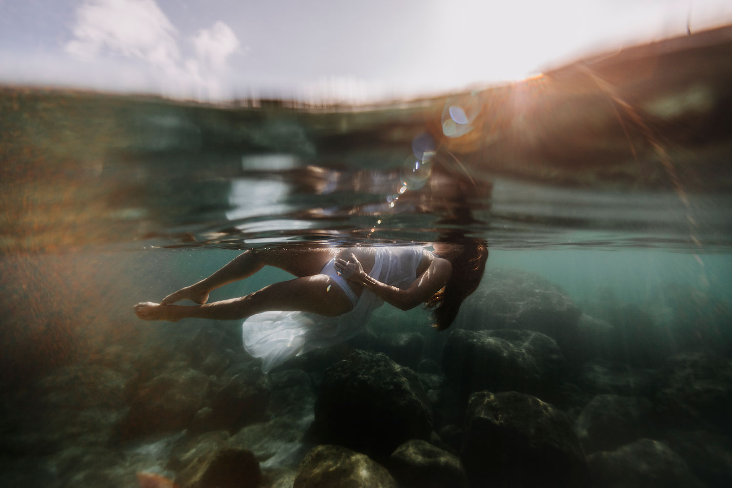 oahu-underwater-maternity-photographer-19.jpg