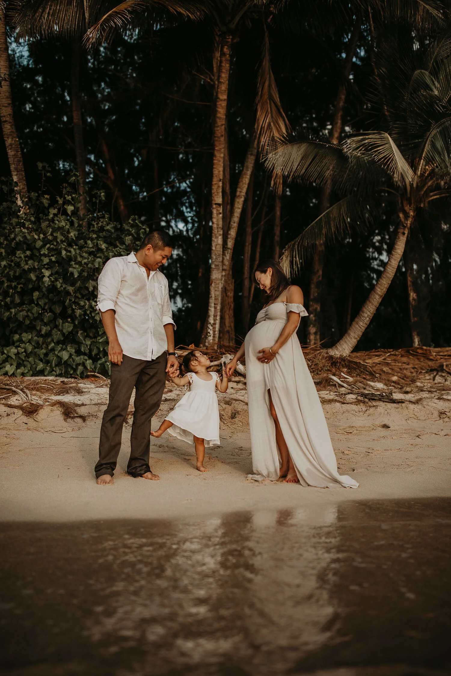 Oahu-Hawaii-North-Shore-Maternity-Photography-The-Sophia-Co-24.jpg