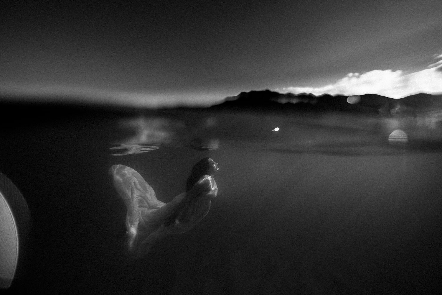 Hawaii-Underwater-Photographer-Maternity-Underwater-01.jpg