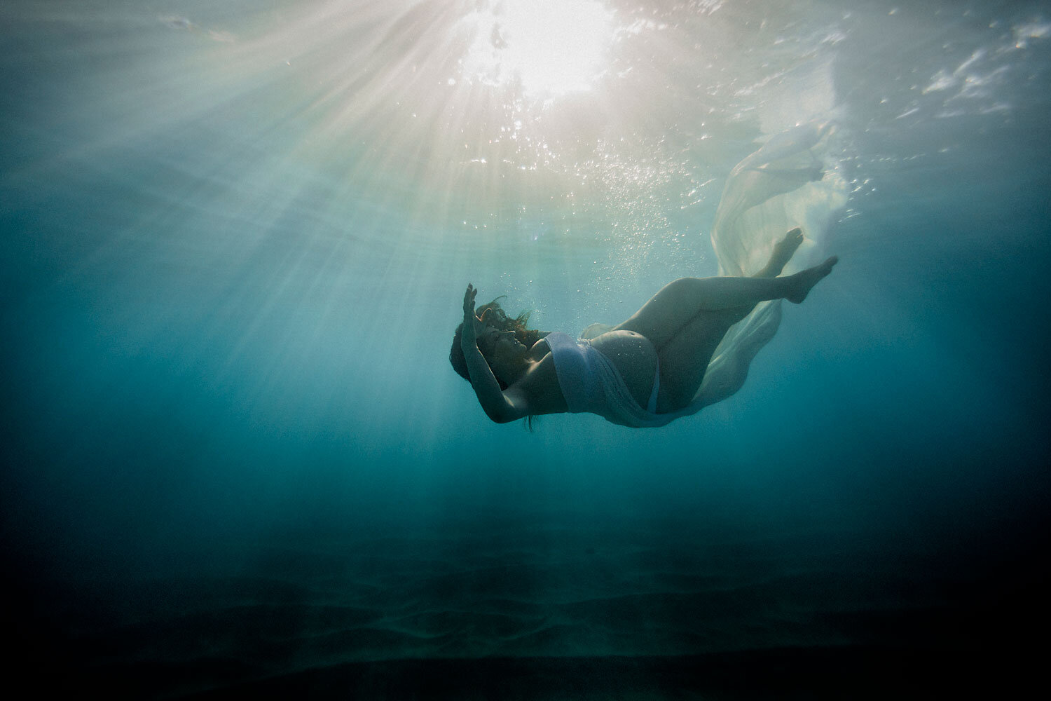 Hawaii-Underwater-Photographer-Maternity-Underwater-04.jpg