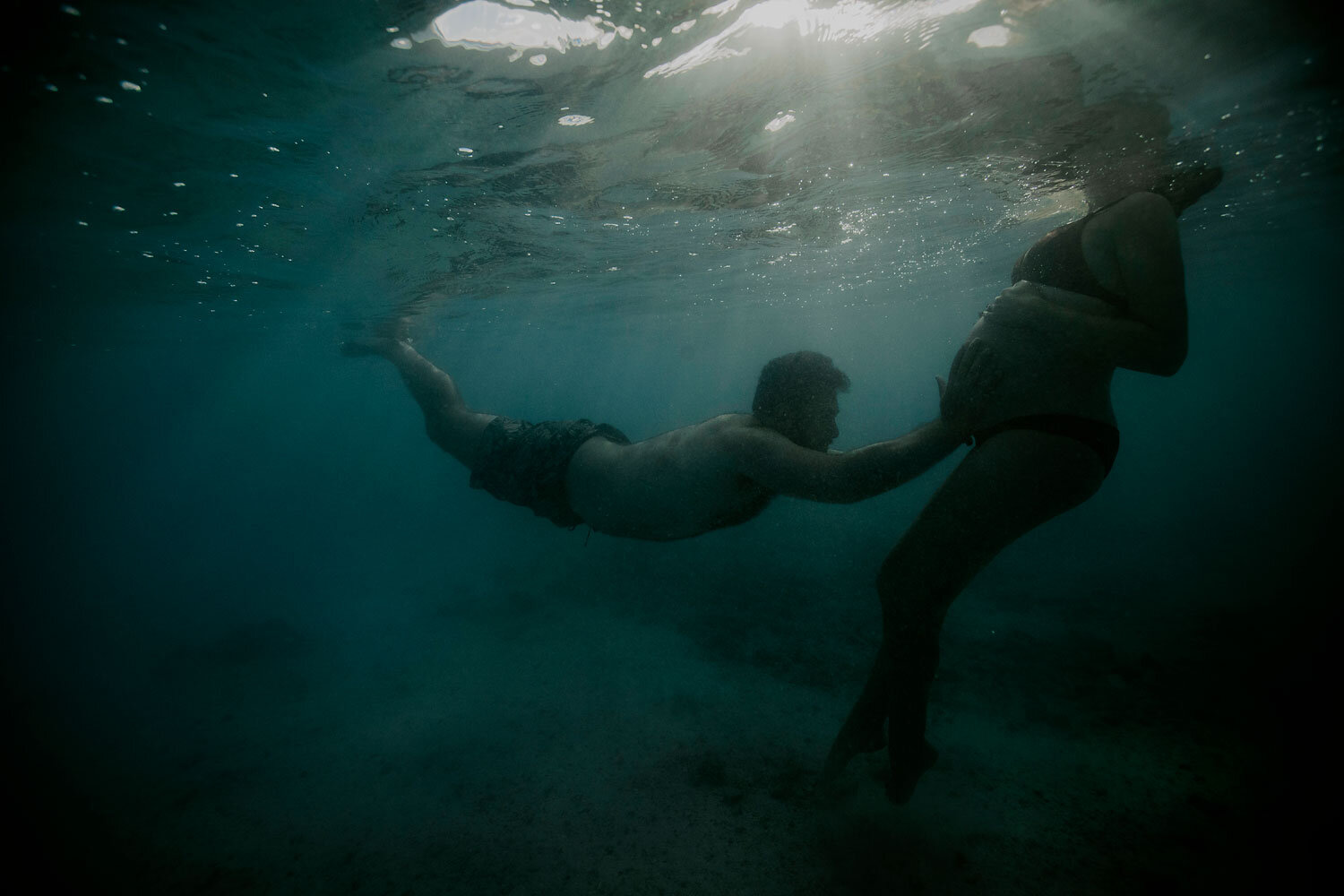 Oahu Hawaii Maternity Underwater Photos 06.jpg