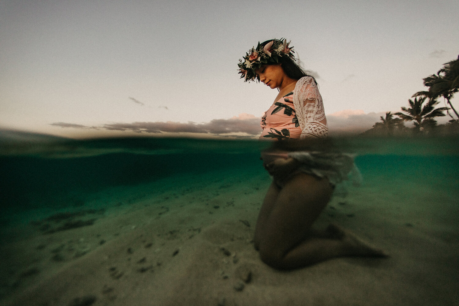 hawaii underwater maternity photos 02.jpg