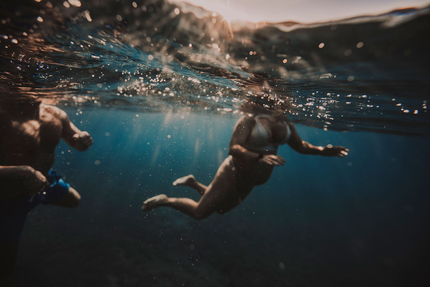 underwater-maternity-photos-Oahu-Hawaii-The-Sophia-Co-01.jpg
