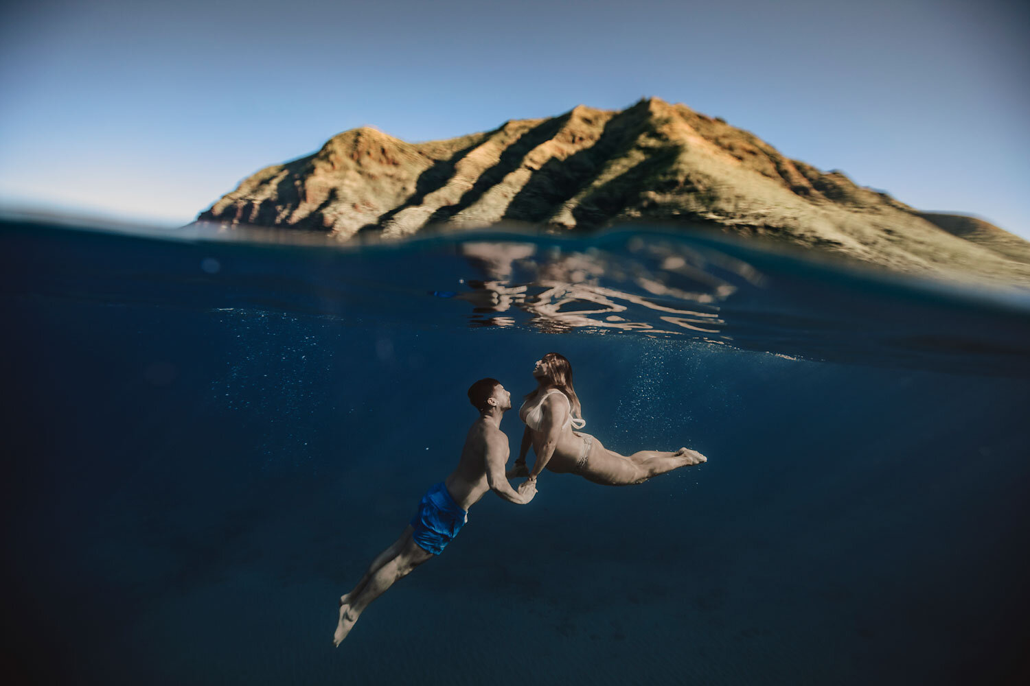 underwater-maternity-photos-Oahu-Hawaii-The-Sophia-Co-14.jpg
