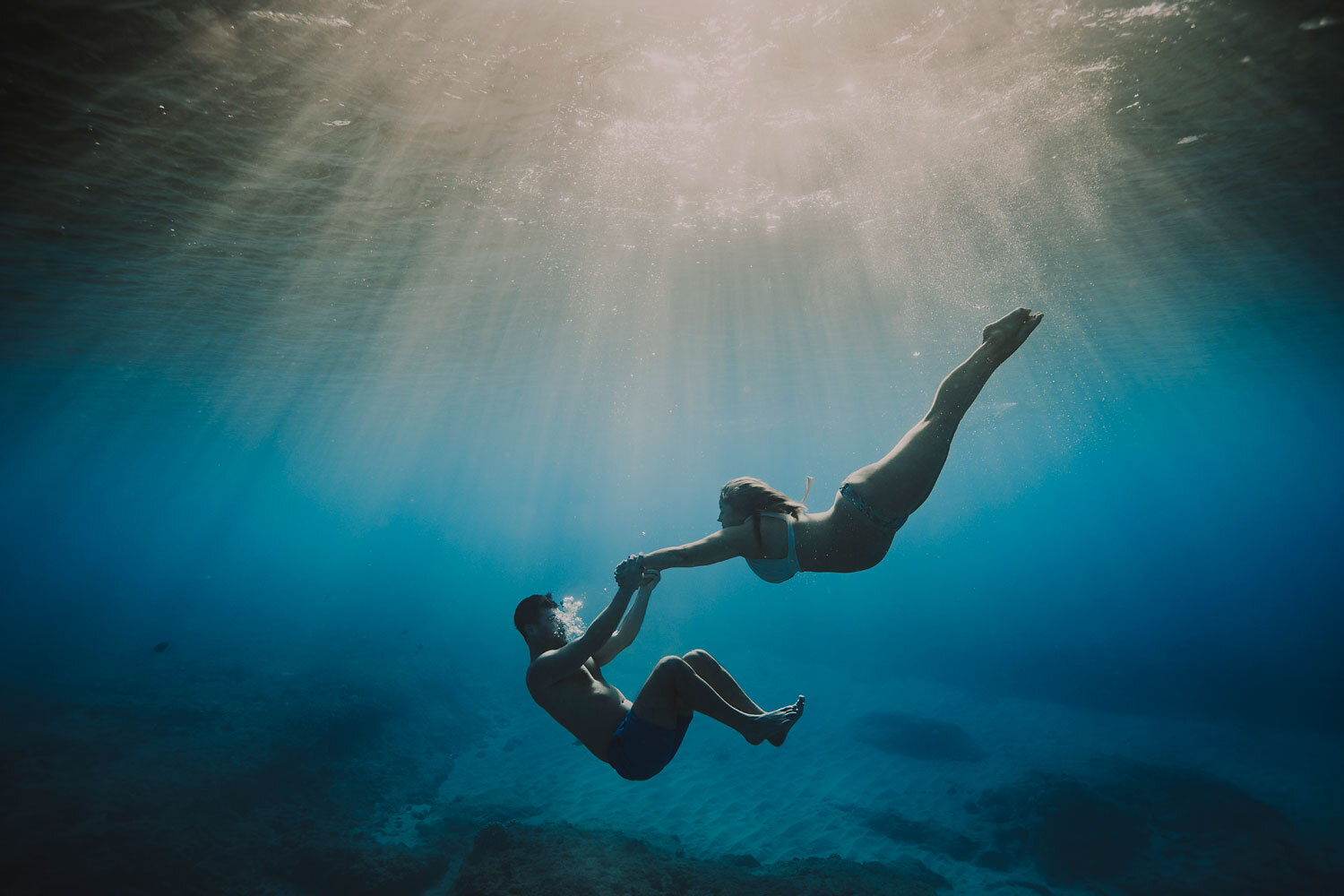 underwater-maternity-photos-Oahu-Hawaii-The-Sophia-Co-27.jpg