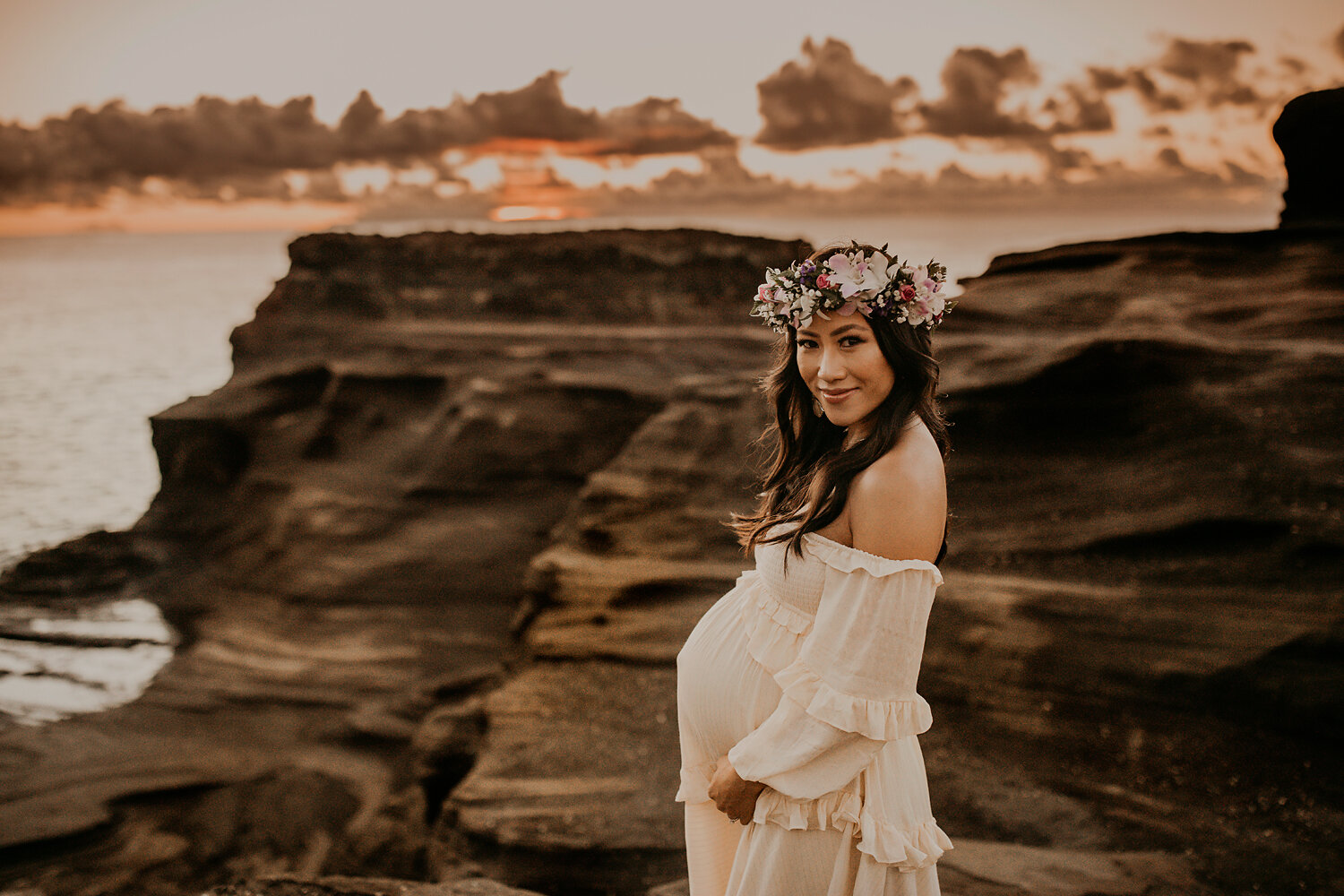 Oahu-Hawaii-Maternity-Photographer-Maternity-Photos-The-Sophia_co-001.jpg