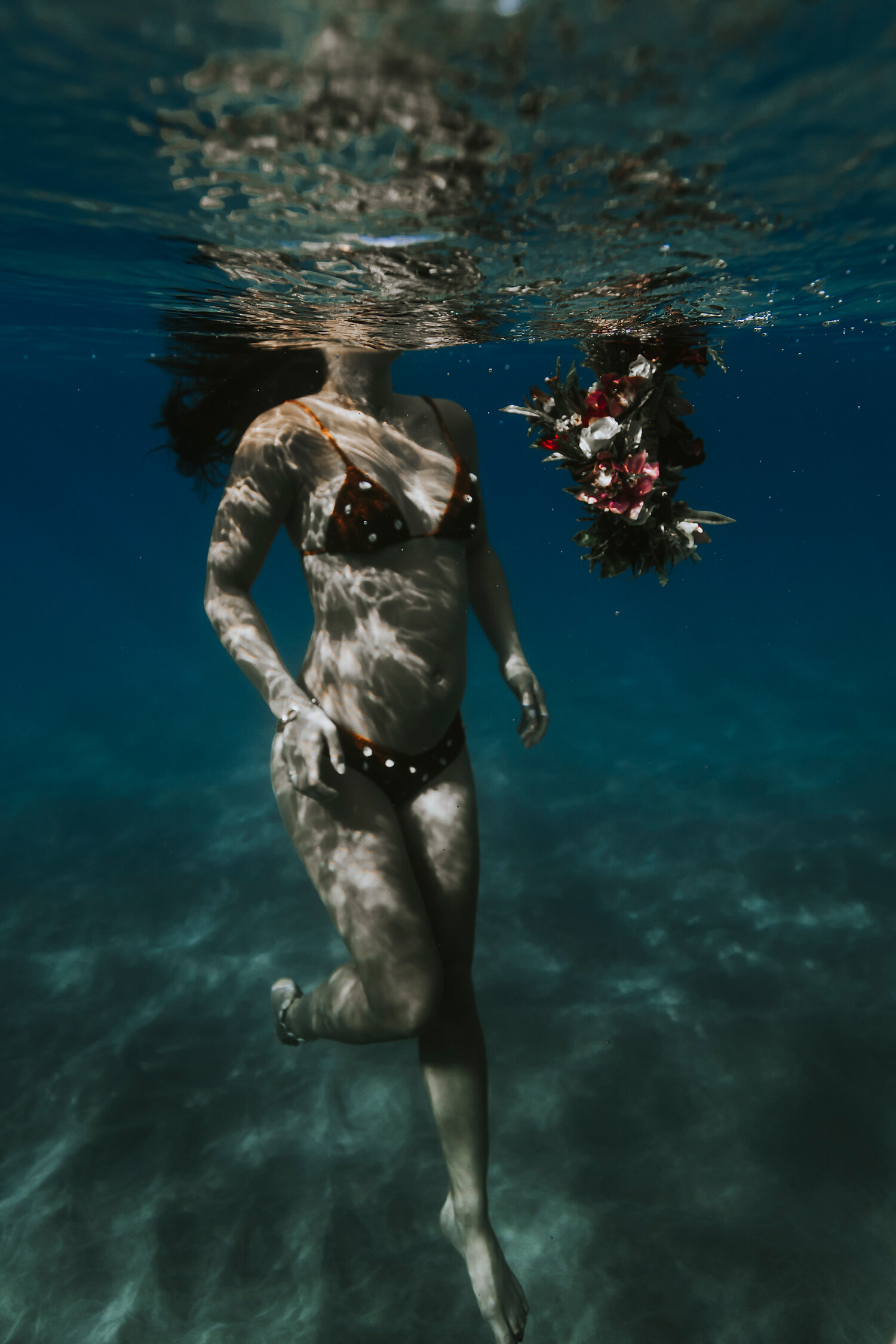Lanai-Maternity-Photos-Sweetheart-Rock-Underwater-25.jpg