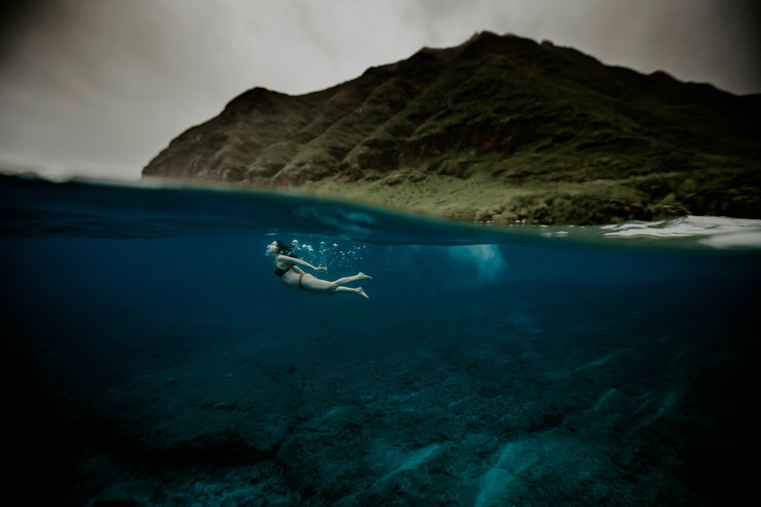 Oahu-Underwater-Maternity-Photographer-12.jpg